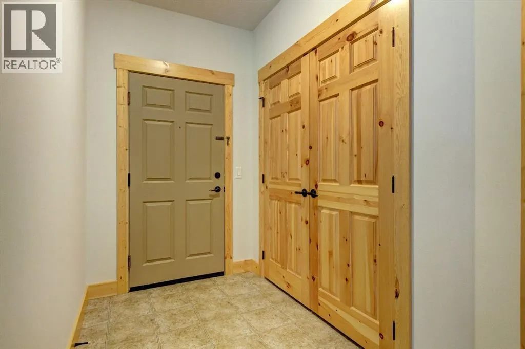 215, 155 Crossbow Place