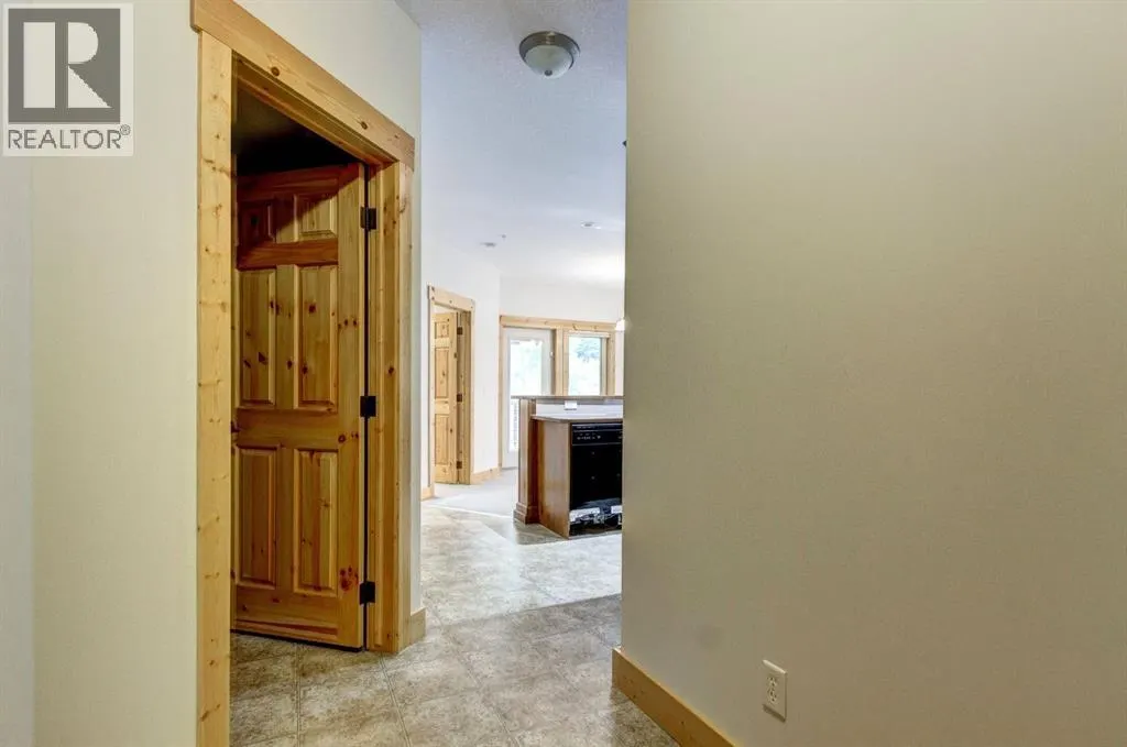 215, 155 Crossbow Place