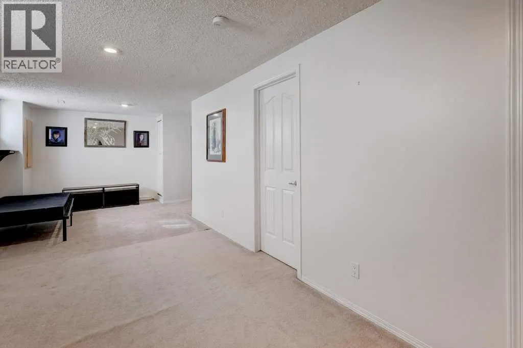 13 Ross Place