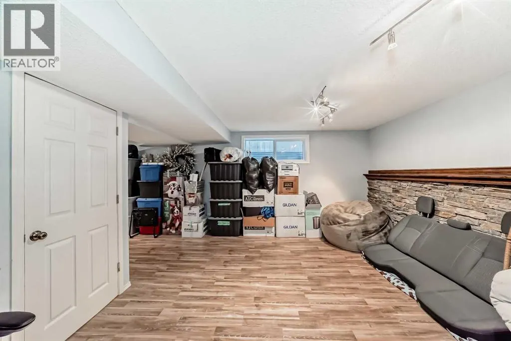 168 Royal Oak Terrace NW