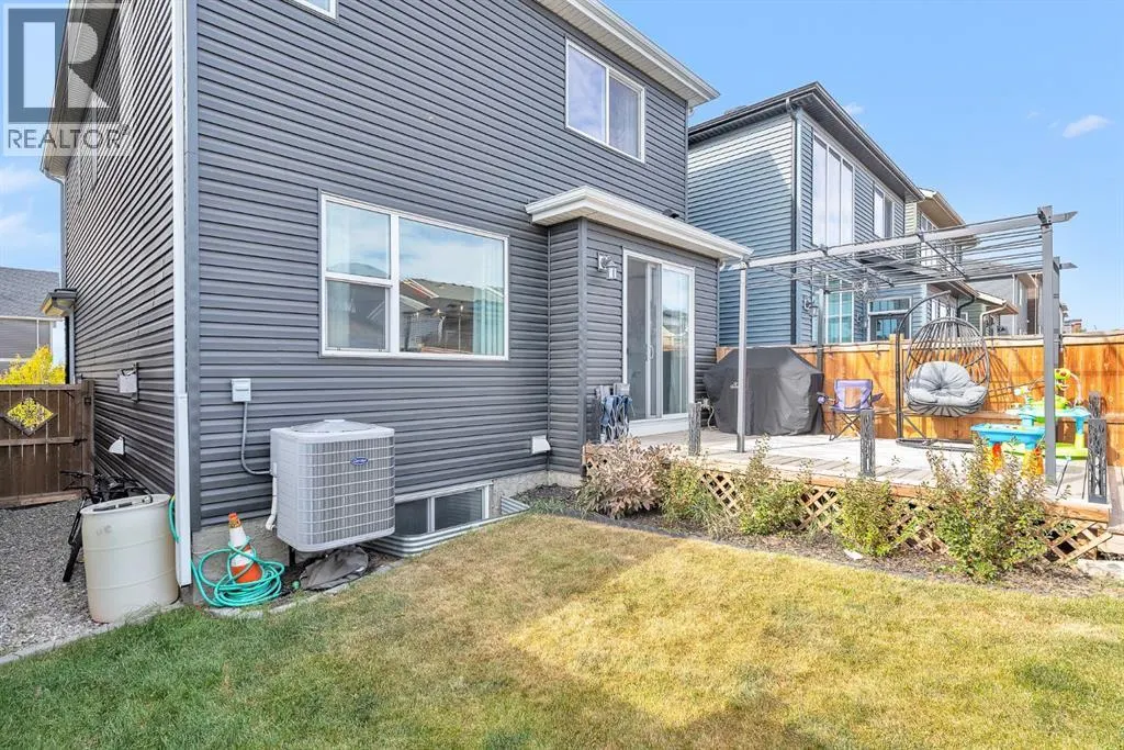 98 Lucas Crescent NW