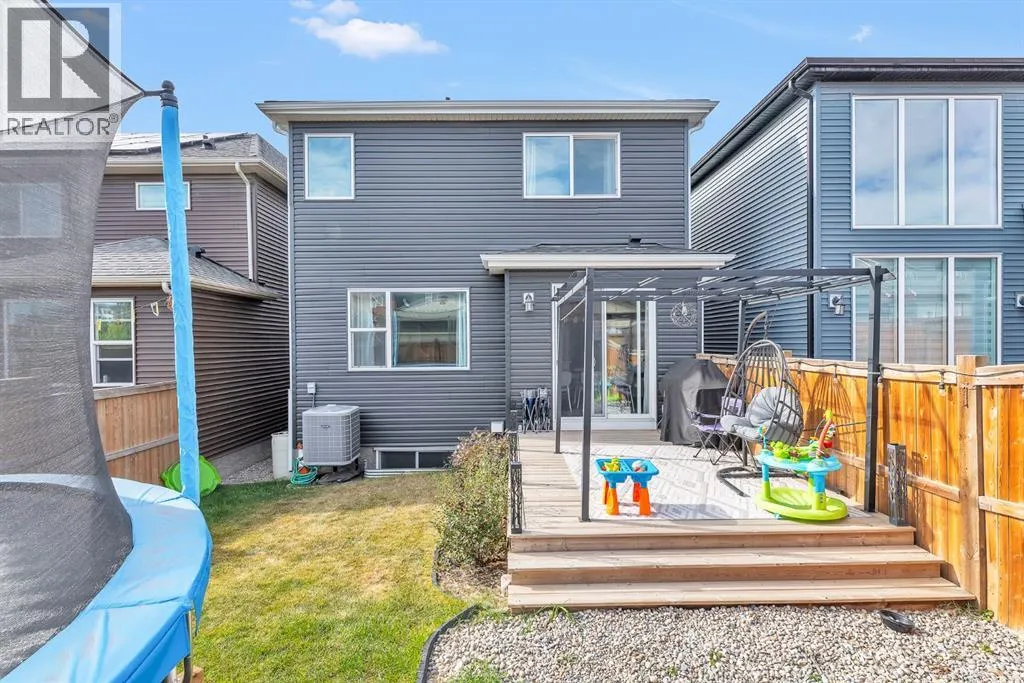 98 Lucas Crescent NW