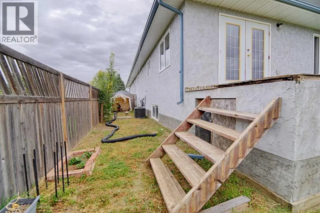 406 A Pioneer Crescent Crescent