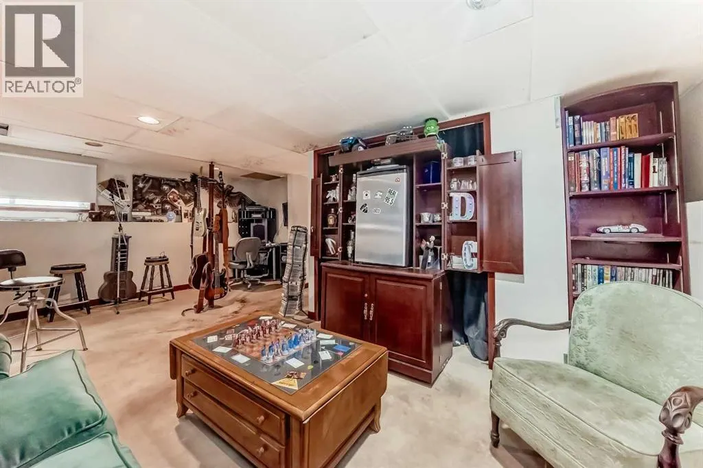 167 Woodridge Place SW