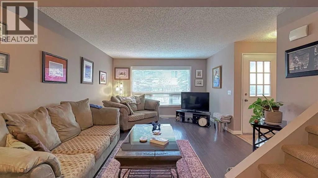 135 Woodsman Lane SW