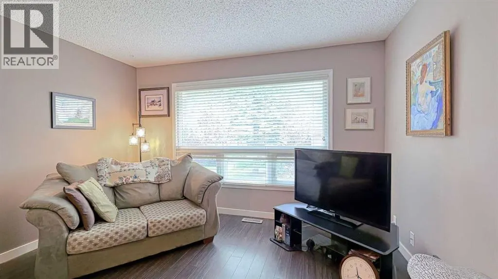 135 Woodsman Lane SW