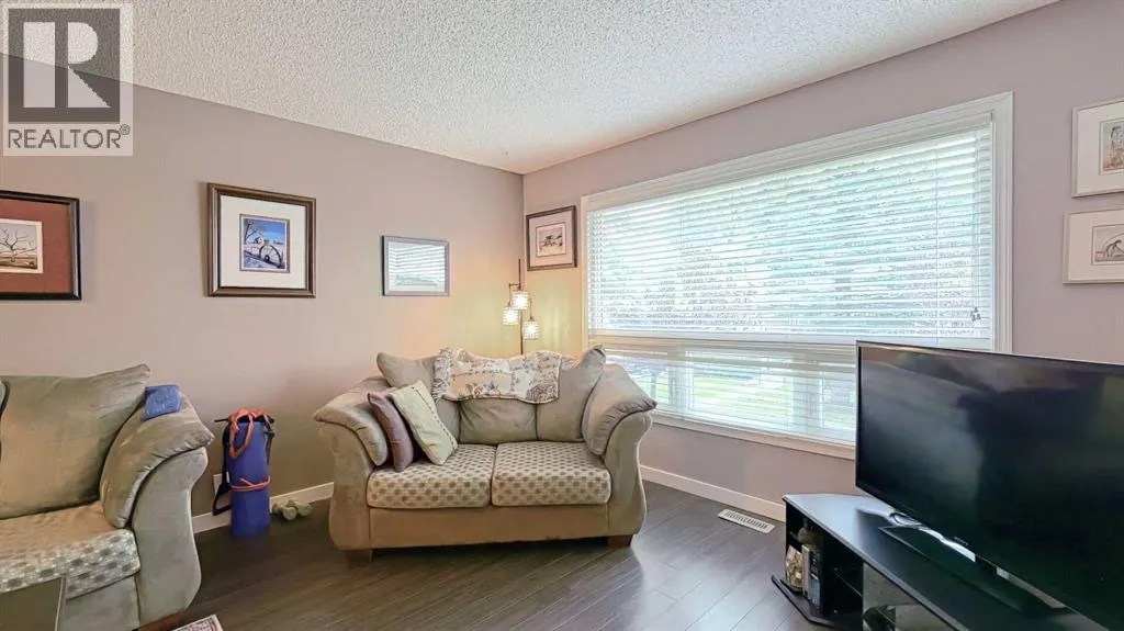 135 Woodsman Lane SW