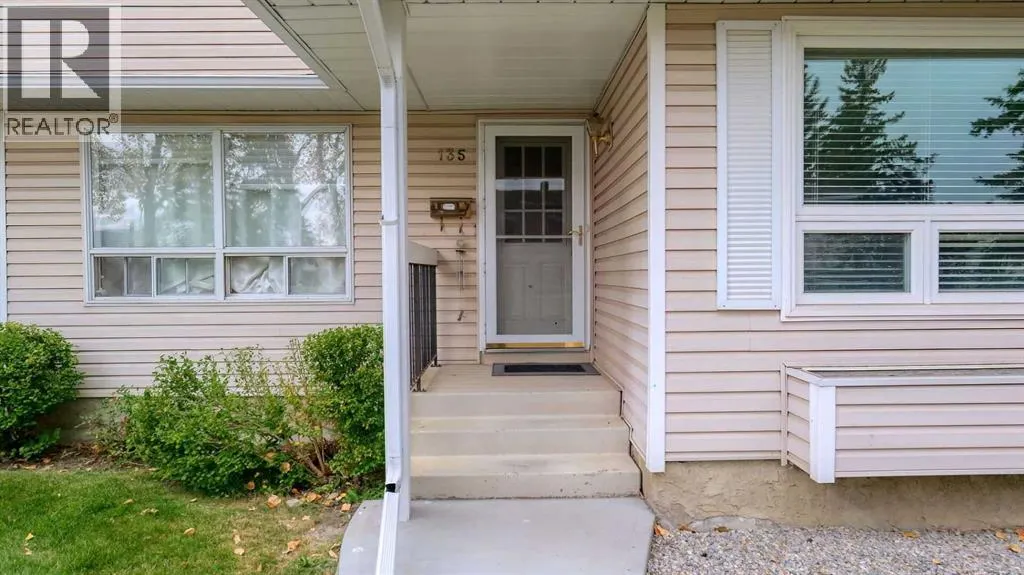 135 Woodsman Lane SW