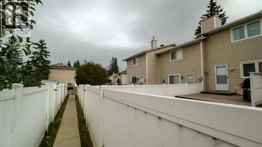 135 Woodsman Lane SW