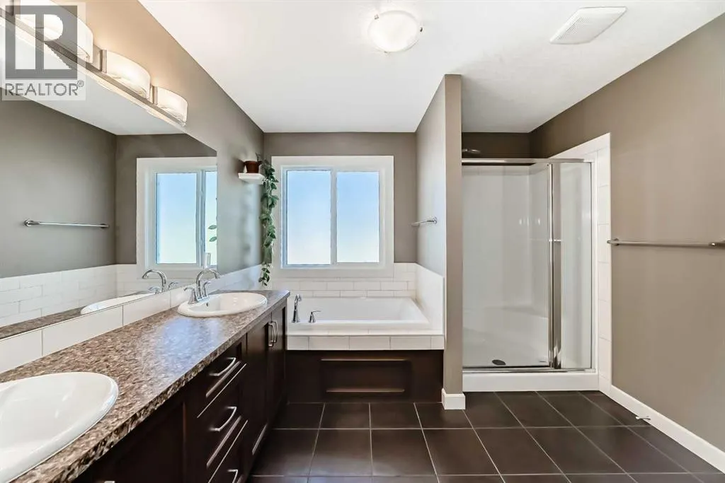 136 ASPENMERE Close