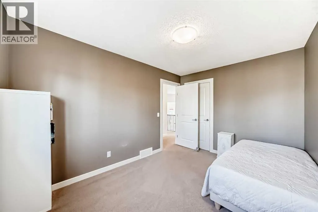 136 ASPENMERE Close