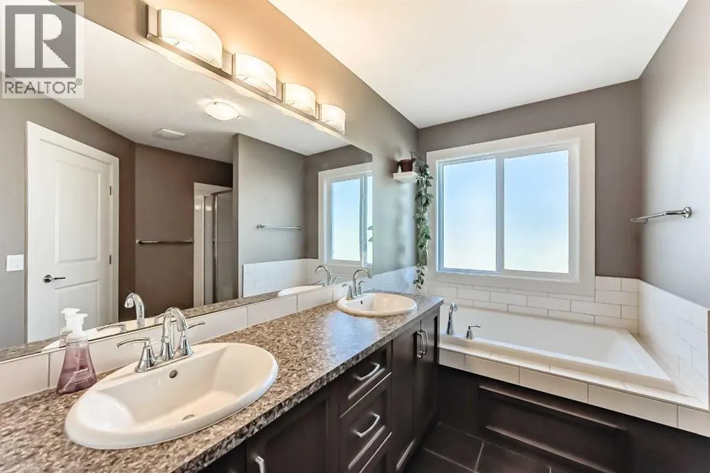 136 ASPENMERE Close