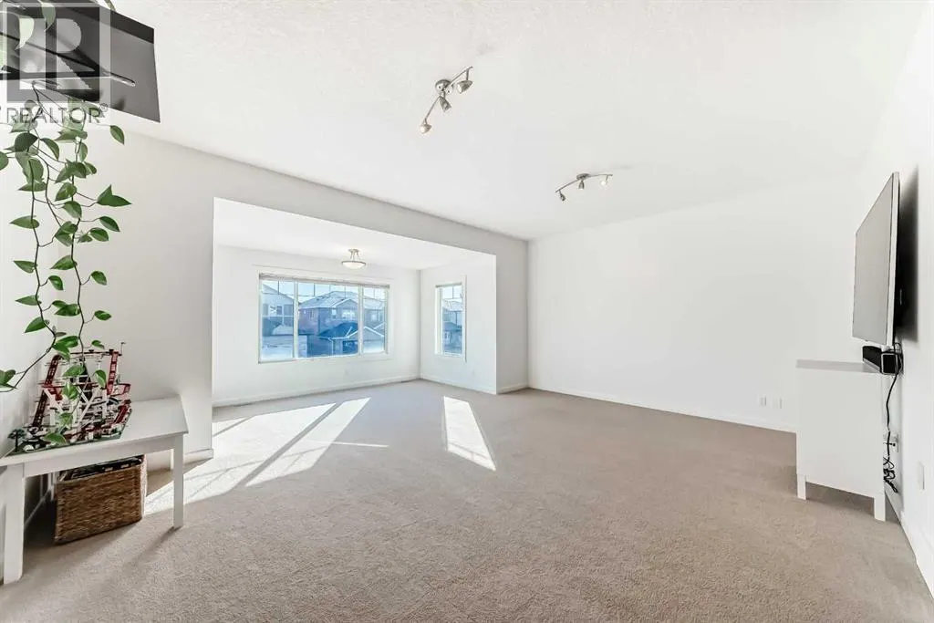 136 ASPENMERE Close