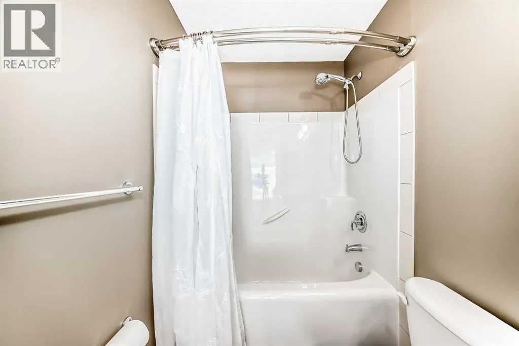 136 ASPENMERE Close