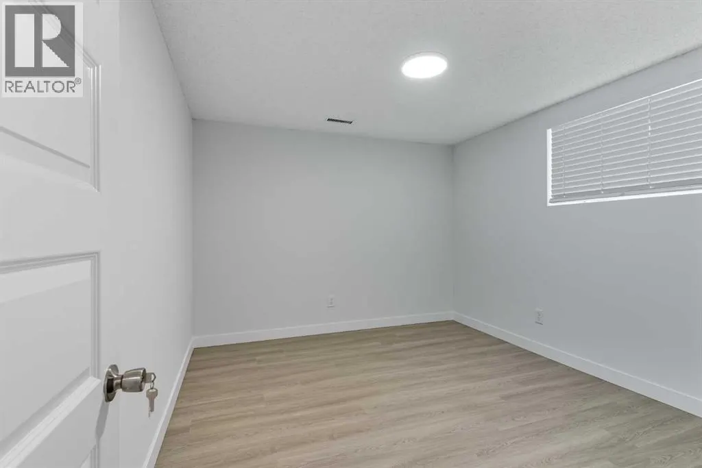 2009 Cottonwood Crescent SE