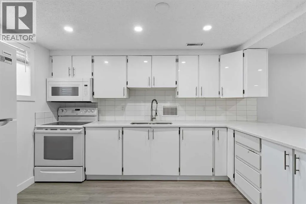 2009 Cottonwood Crescent SE
