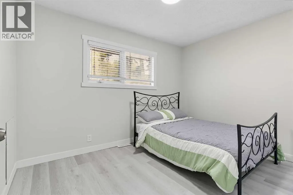 2009 Cottonwood Crescent SE