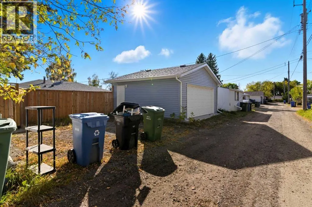 2009 Cottonwood Crescent SE