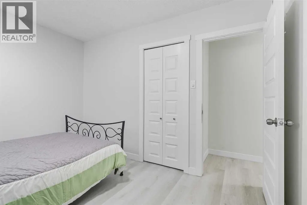 2009 Cottonwood Crescent SE
