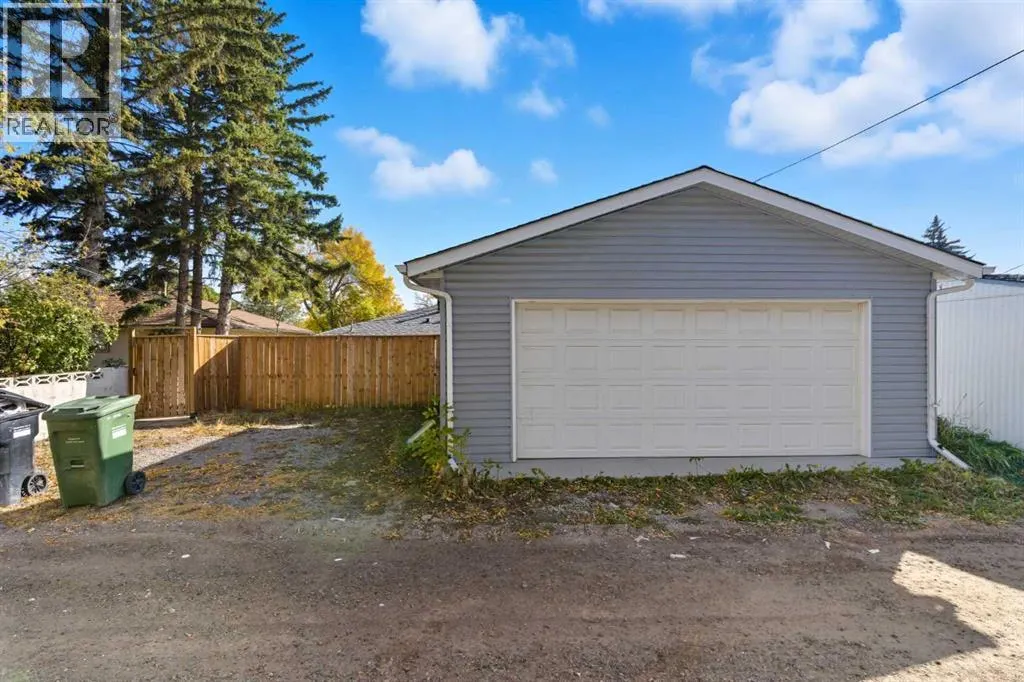 2009 Cottonwood Crescent SE