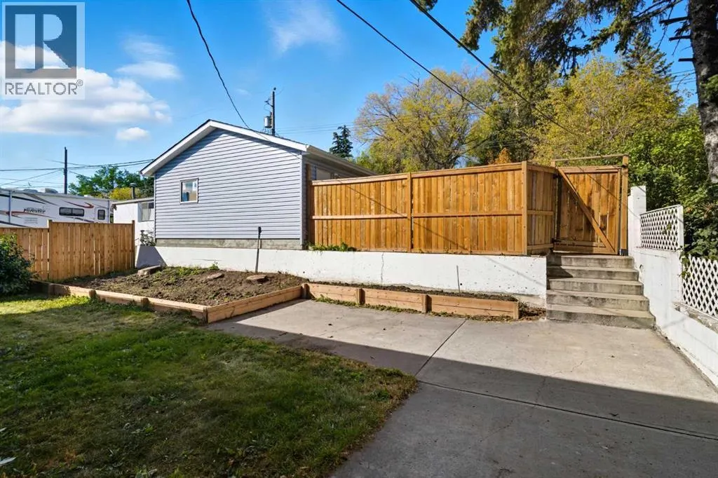 2009 Cottonwood Crescent SE