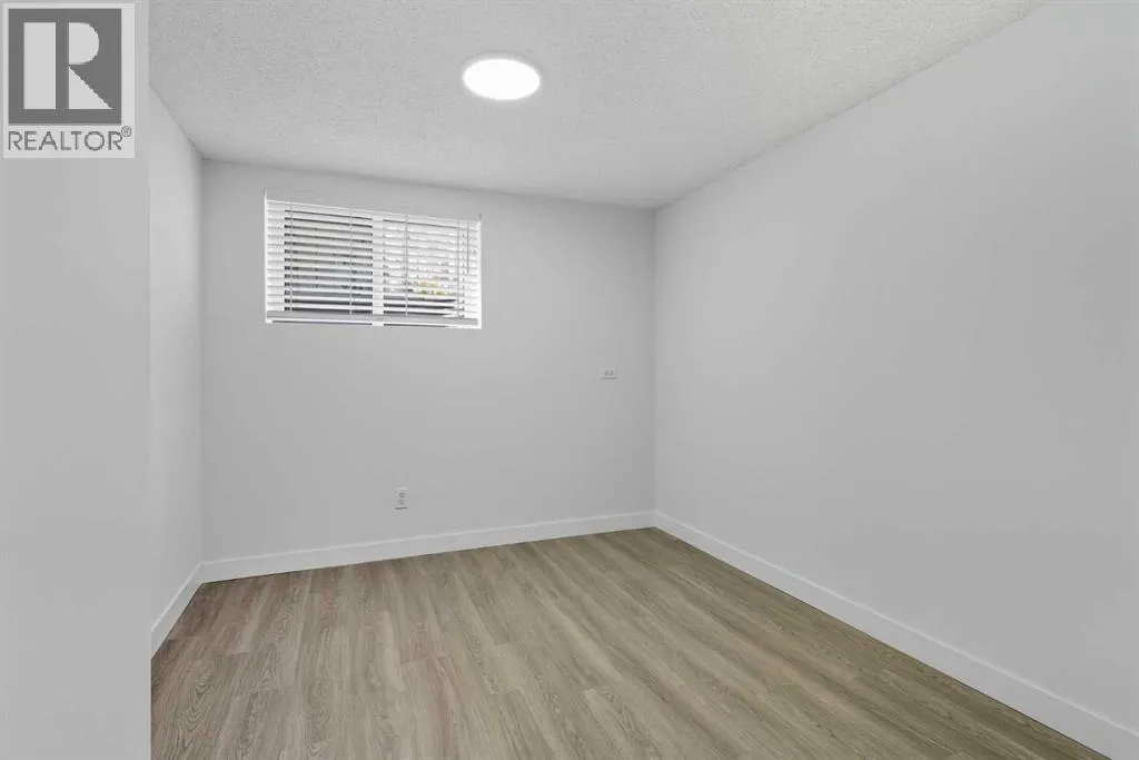 2009 Cottonwood Crescent SE