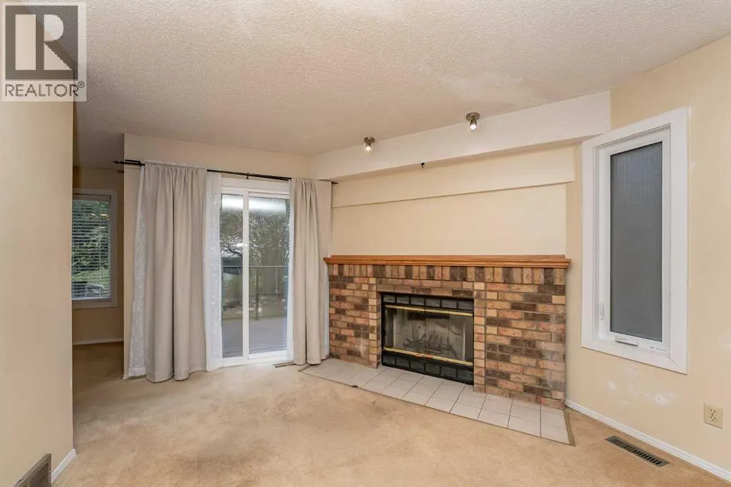 215 Coachway Lane SW