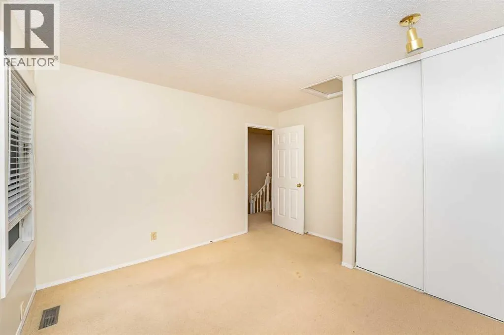 215 Coachway Lane SW