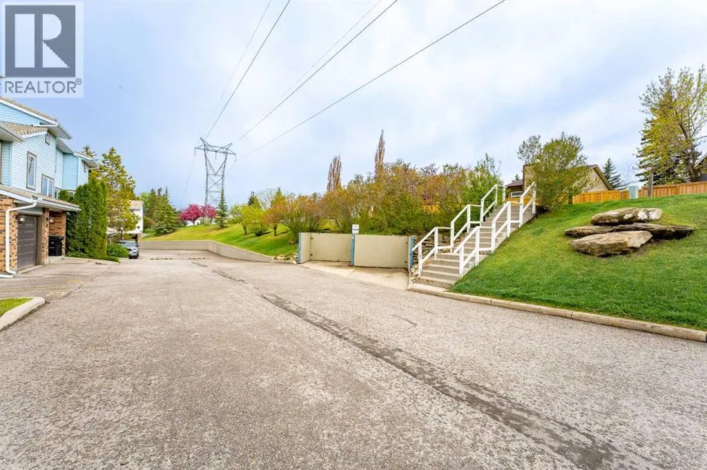 215 Coachway Lane SW