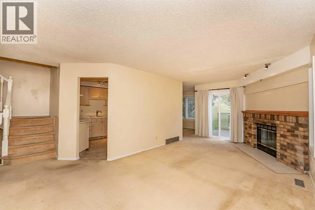 215 Coachway Lane SW