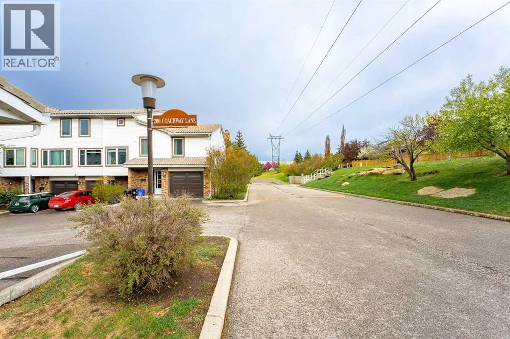 215 Coachway Lane SW