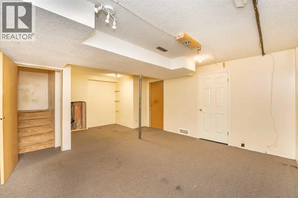 215 Coachway Lane SW