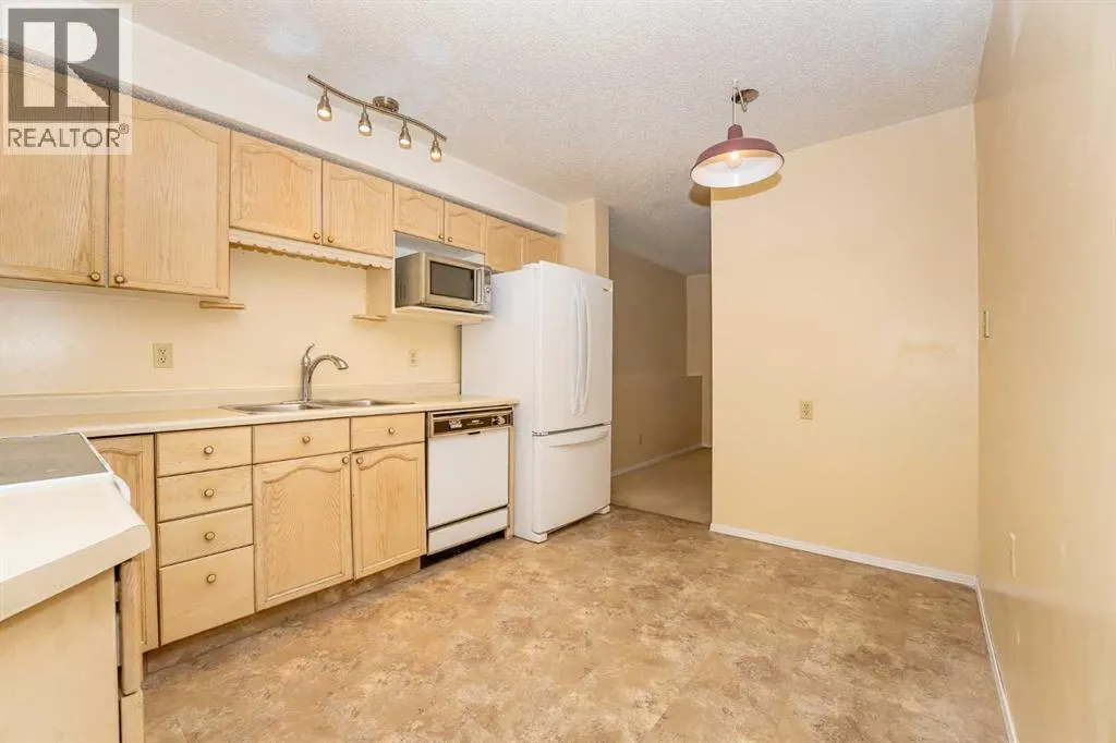 215 Coachway Lane SW