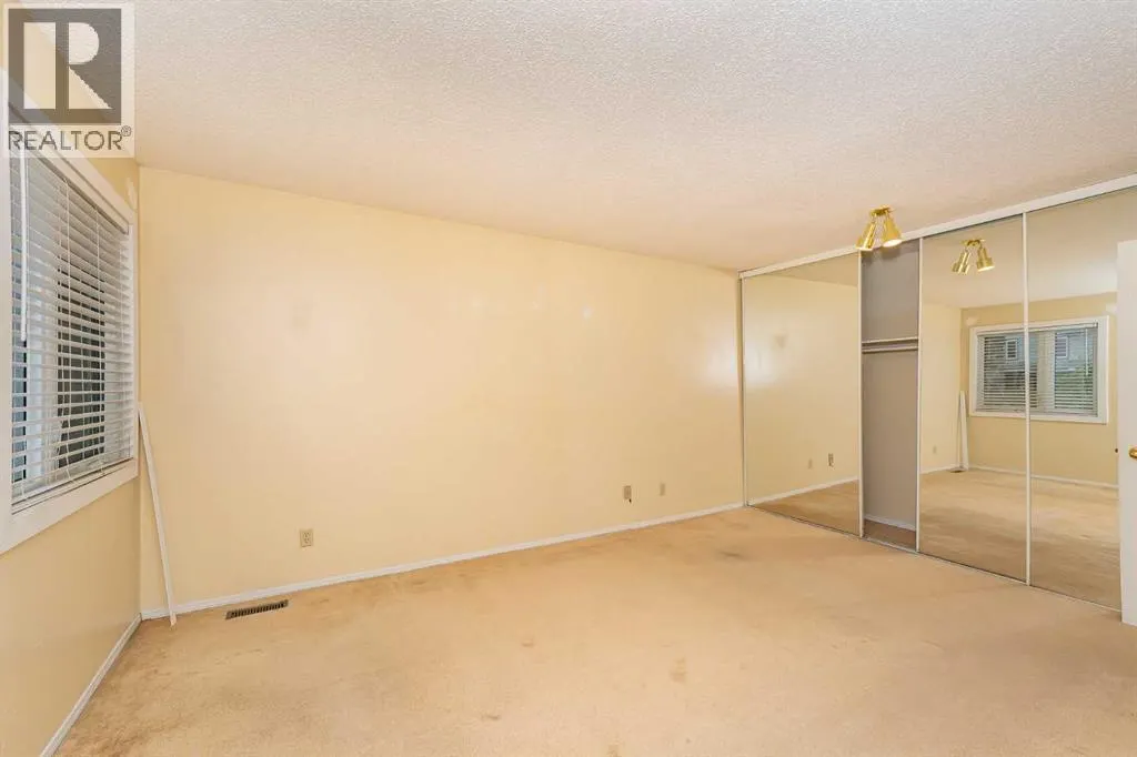 215 Coachway Lane SW