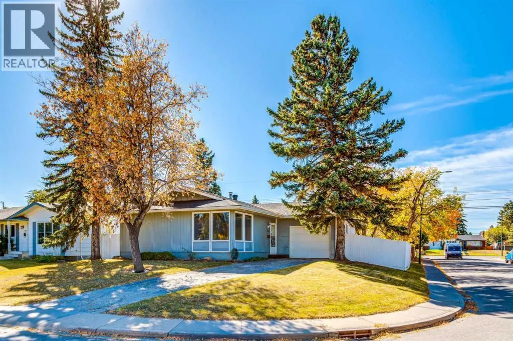 244 Maple Court Crescent SE