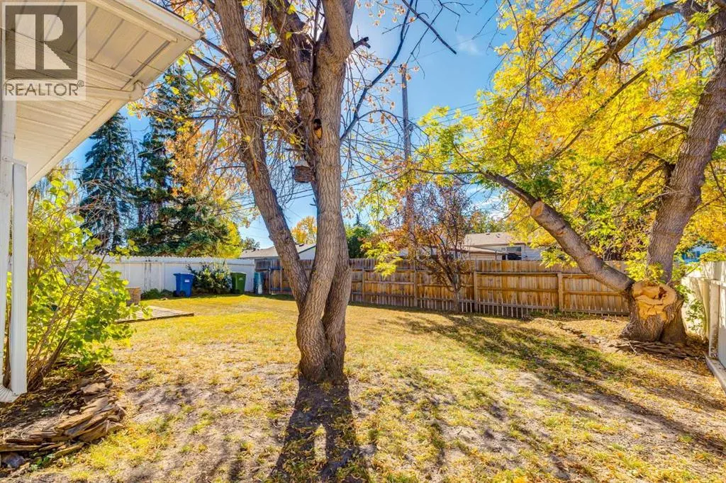 244 Maple Court Crescent SE