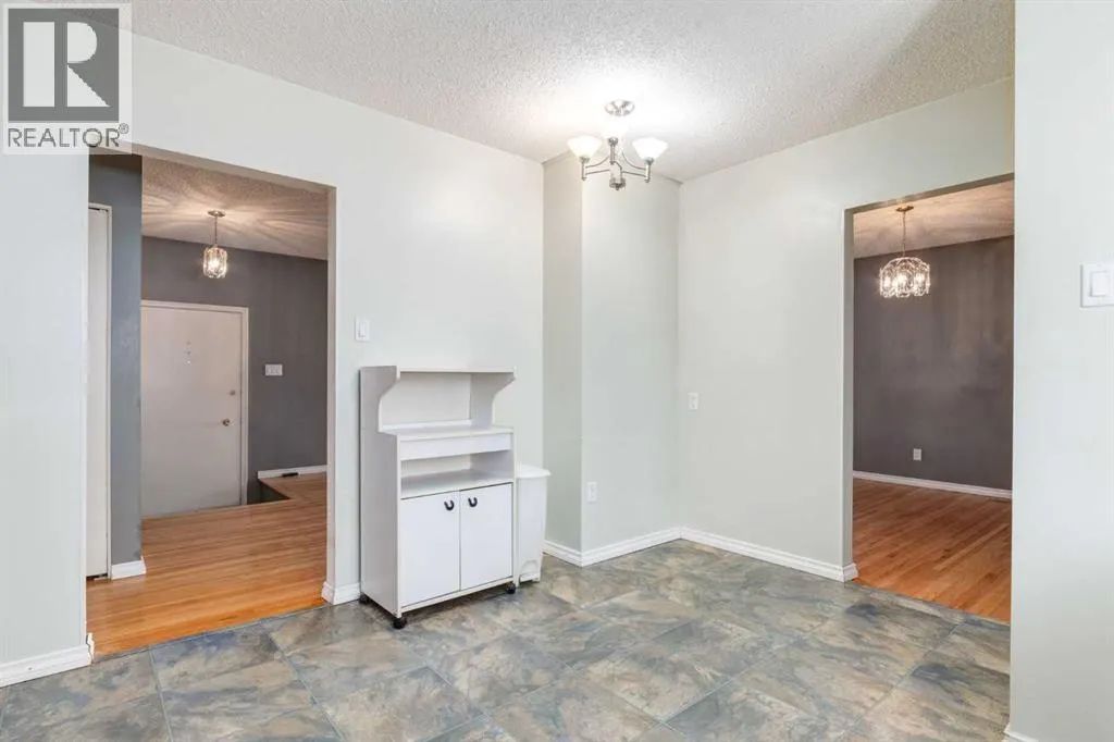 244 Maple Court Crescent SE