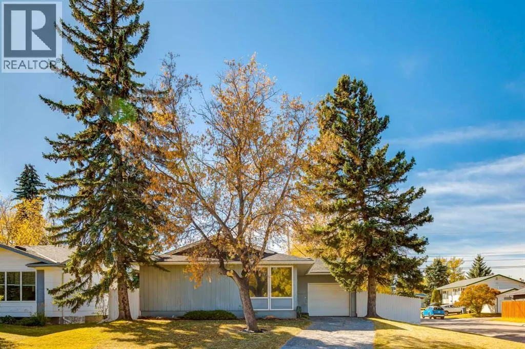 244 Maple Court Crescent SE