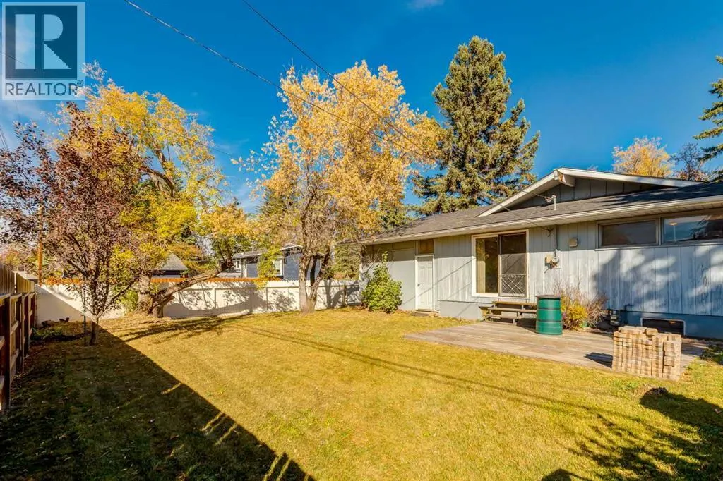 244 Maple Court Crescent SE