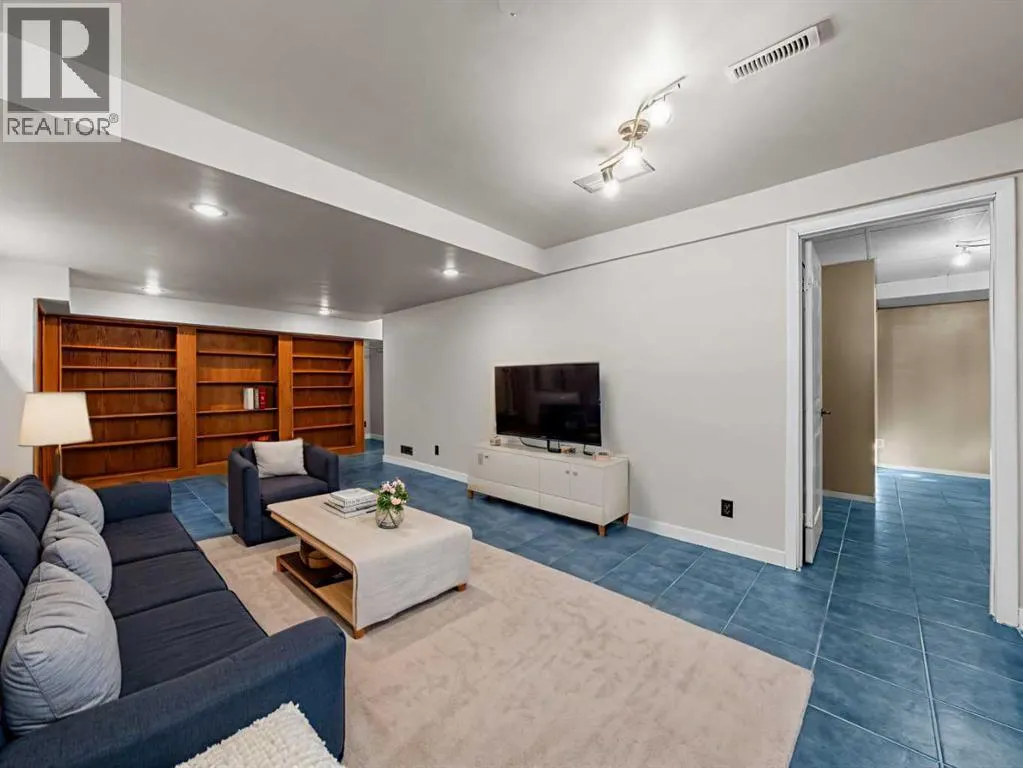 47 Elk Hill SE