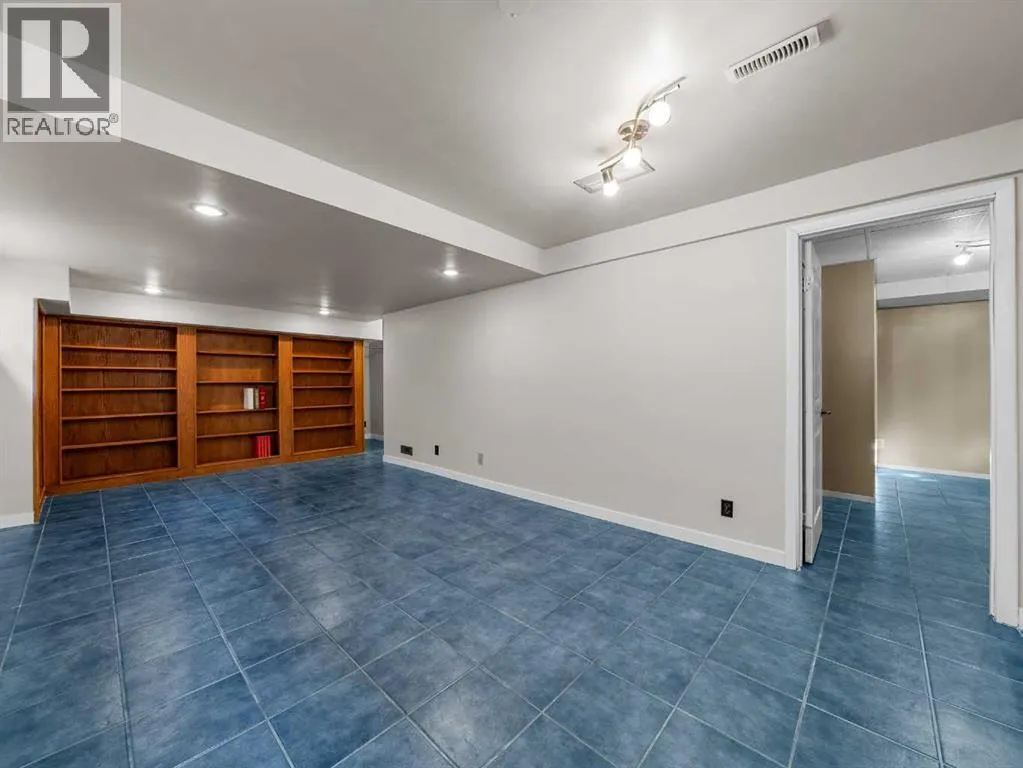 47 Elk Hill SE