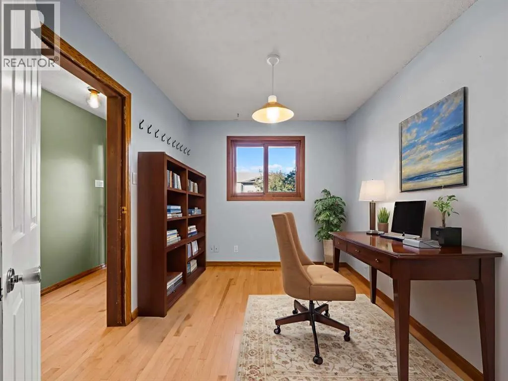 47 Elk Hill SE