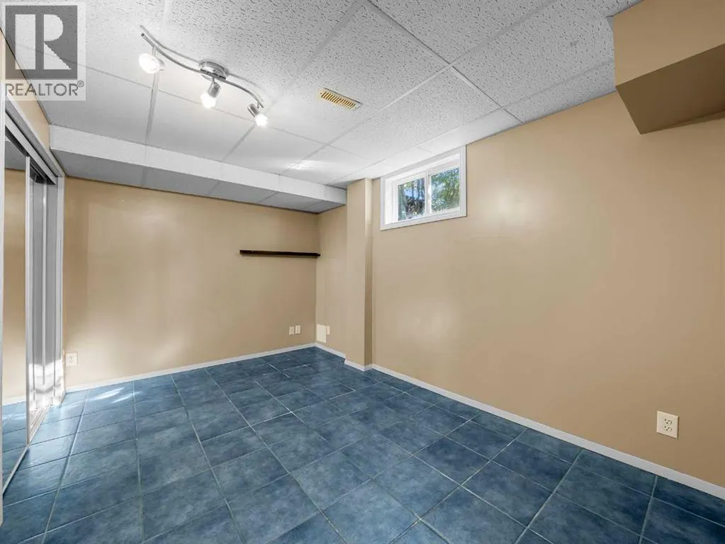 47 Elk Hill SE