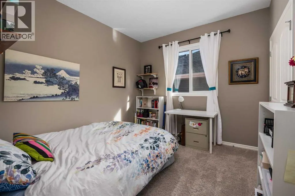 390 River Heights Crescent