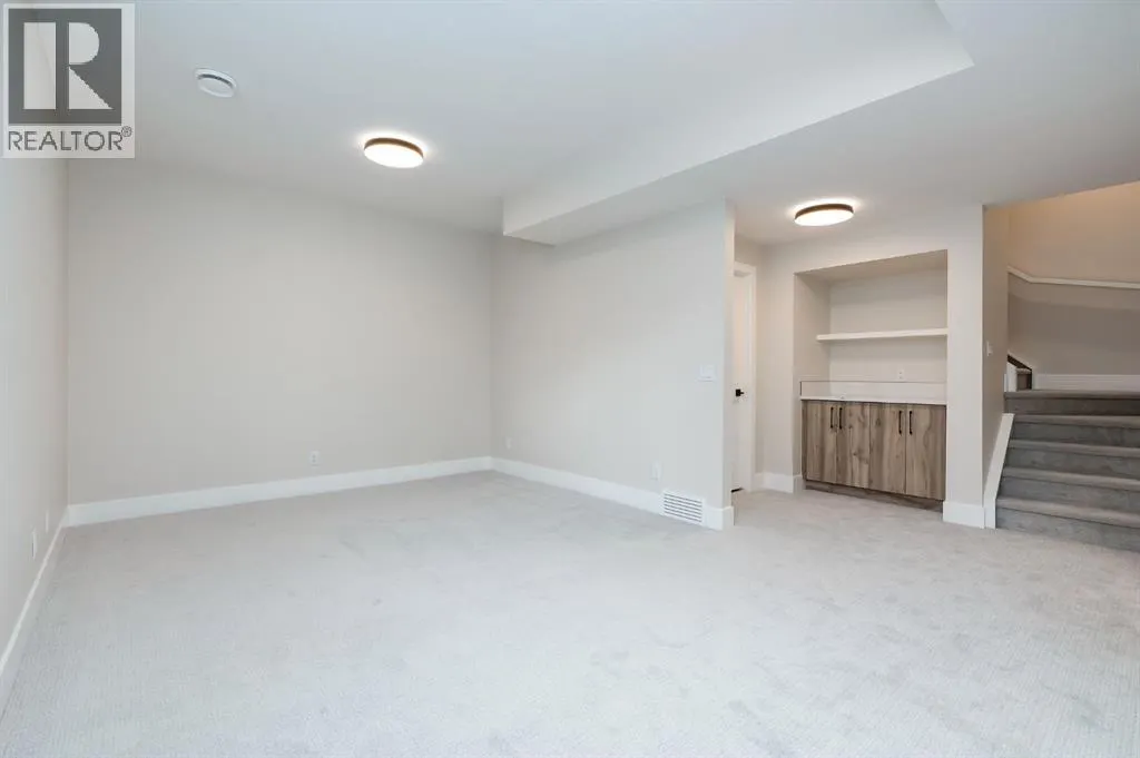 102 West Glen Crescent SW