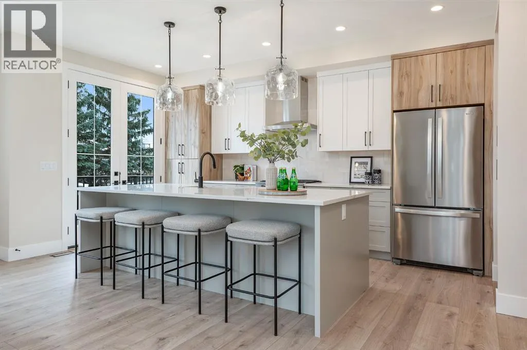 102 West Glen Crescent SW