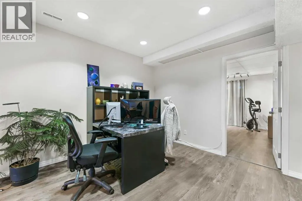60 Ventura Road NE
