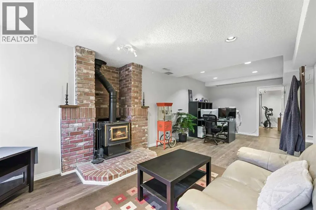 60 Ventura Road NE