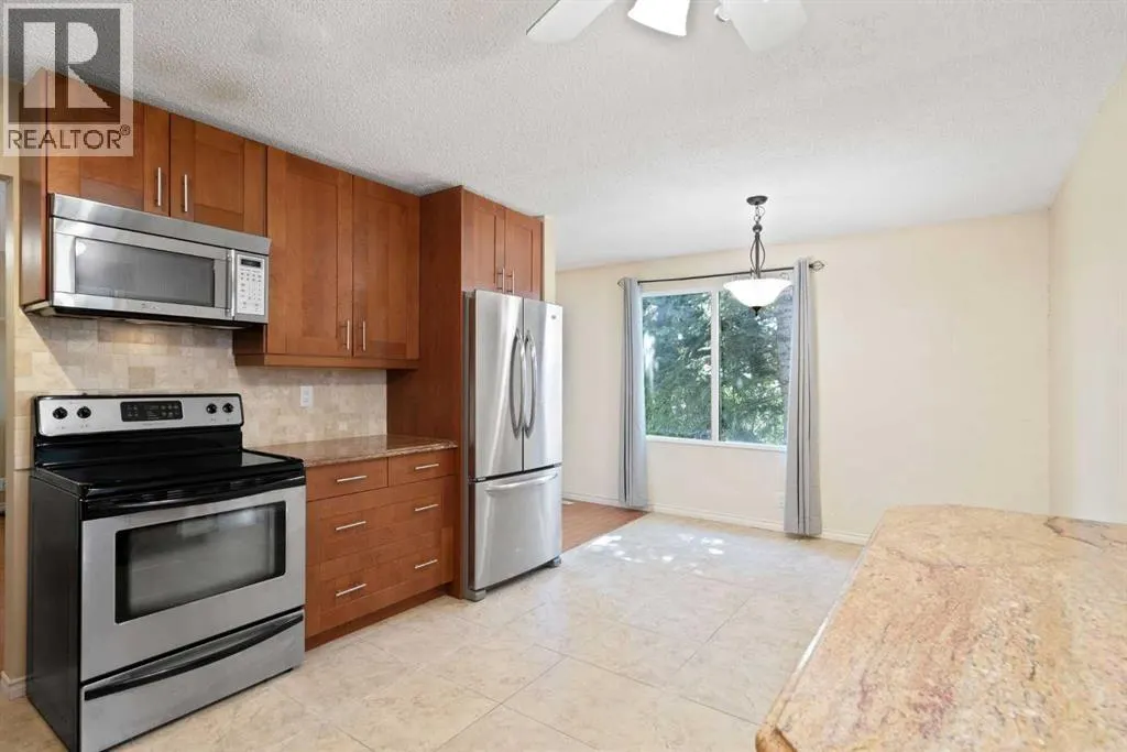84 Maranda Close NE