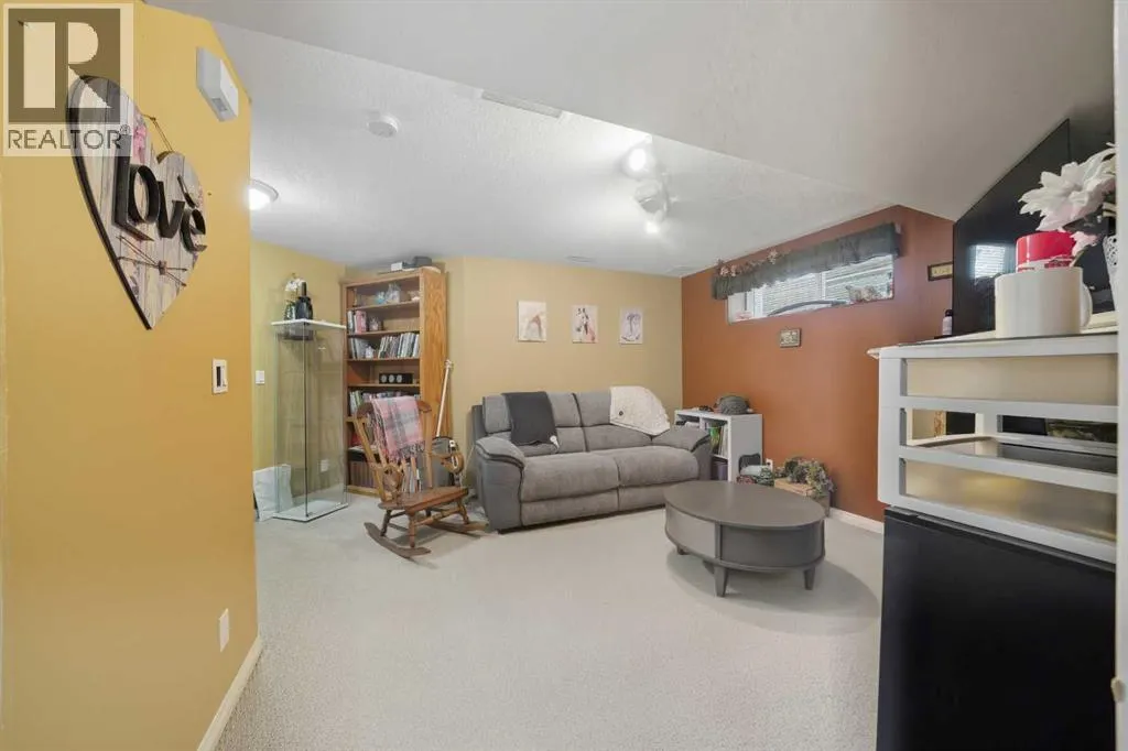 65 Asmundsen Avenue